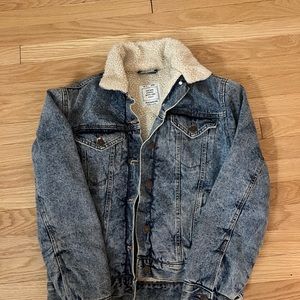 adorable Pull & Bear Denim Jacket!!